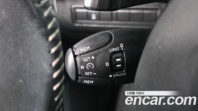 Peugeot 308 2018 — photo 17