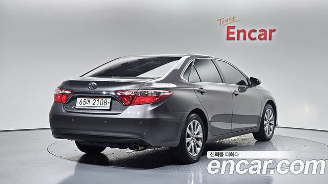 Toyota Camry 2017 — photo 2