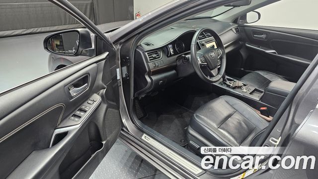 Toyota Camry 2017 — photo 10
