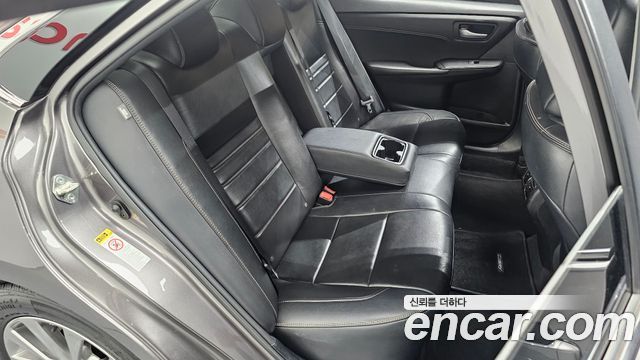 Toyota Camry 2017 — photo 11