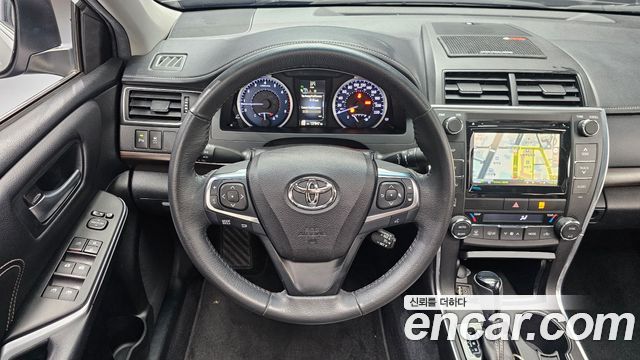 Toyota Camry 2017 — photo 13