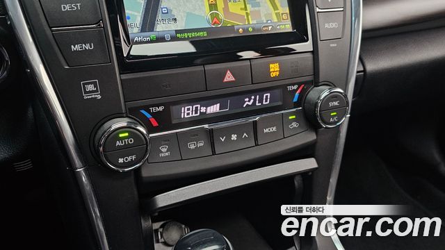 Toyota Camry 2017 — photo 18