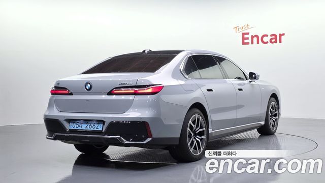 BMW i7 2023 — photo 2