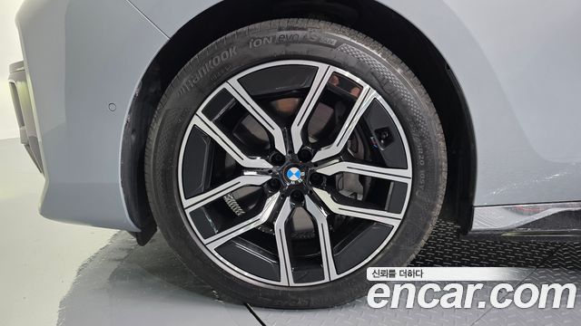 BMW i7 2023 — photo 5