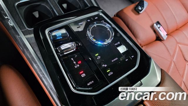 BMW i7 2023 — photo 12