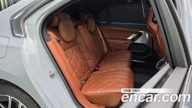 BMW i7 2023 — photo 17