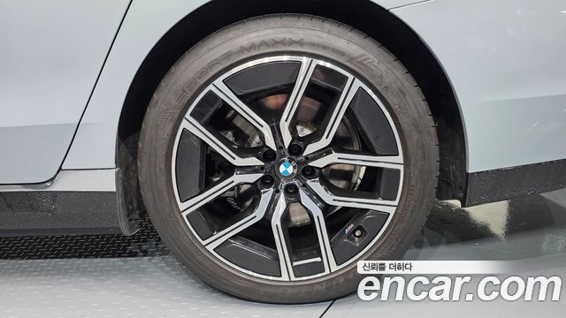 BMW i7 2023 — photo 7