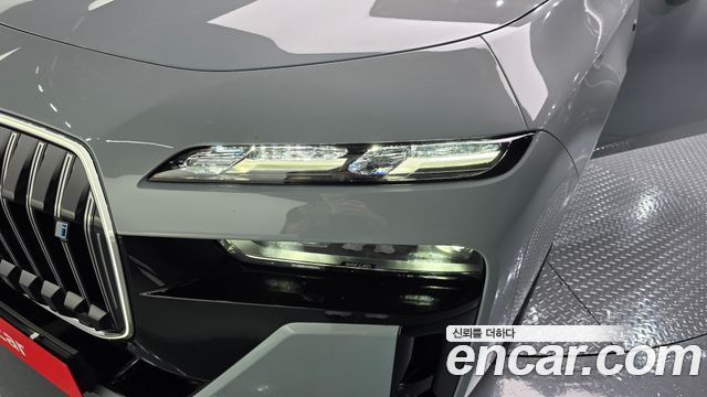 BMW i7 2023 — photo 8