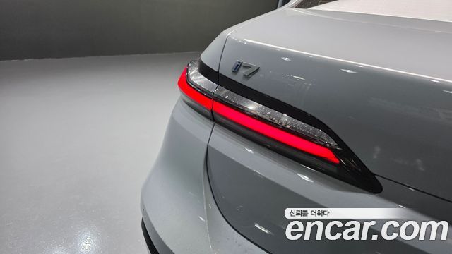 BMW i7 2023 — photo 9