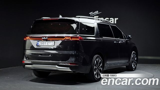 Kia Canival 2023 — photo 2