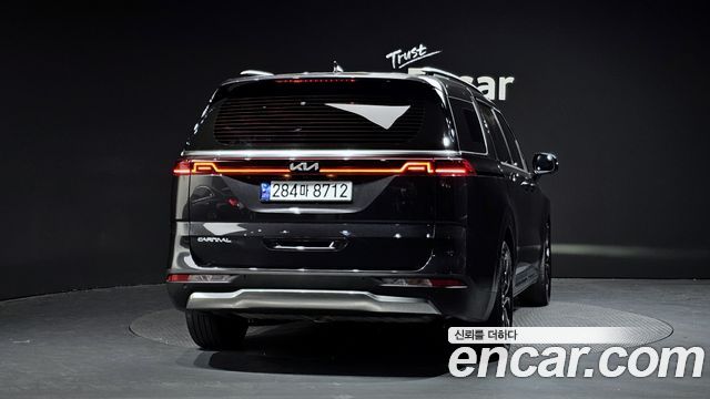 Kia Canival 2023 — photo 4