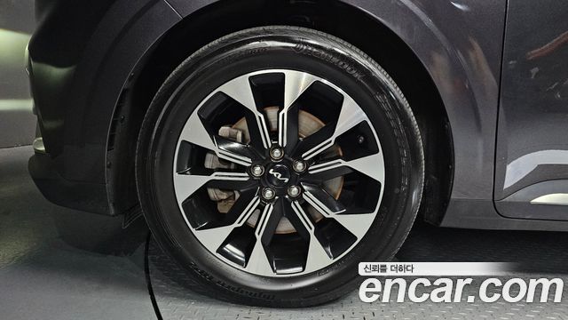 Kia Canival 2023 — photo 5