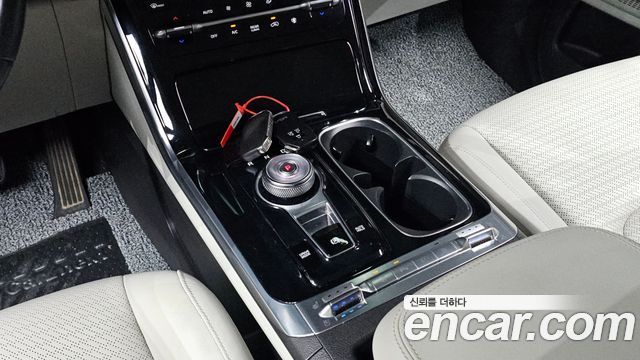 Kia Canival 2023 — photo 12