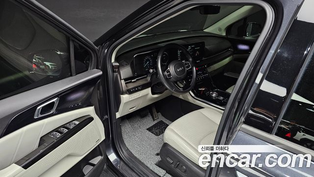 Kia Canival 2023 — photo 17
