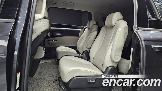 Kia Canival 2023 — photo 18