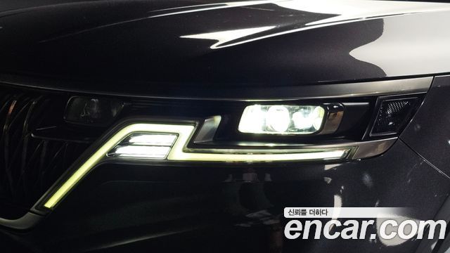Kia Canival 2023 — photo 8