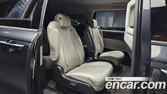 Kia Canival 2023 — photo 16