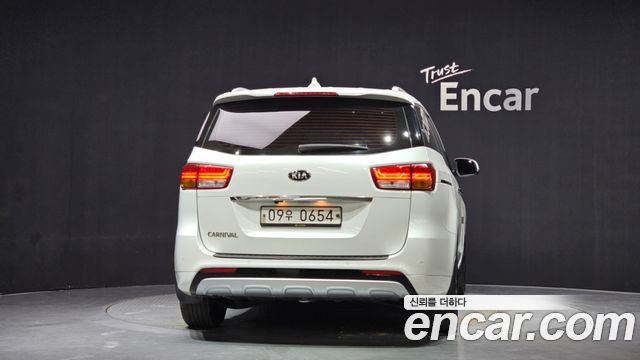 Kia Canival 2016 — photo 4