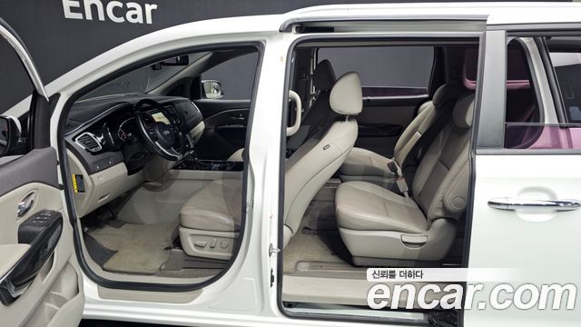 Kia Canival 2016 — photo 10