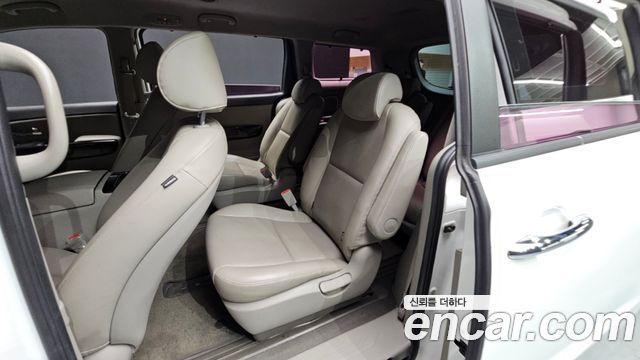 Kia Canival 2016 — photo 11