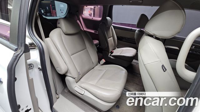 Kia Canival 2016 — photo 12