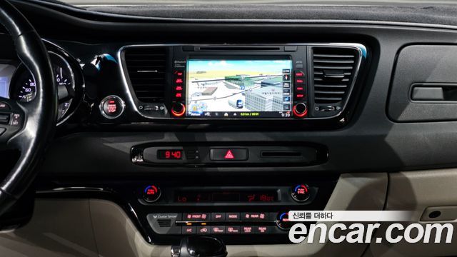 Kia Canival 2016 — photo 14