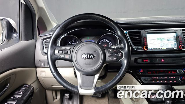 Kia Canival 2016 — photo 15
