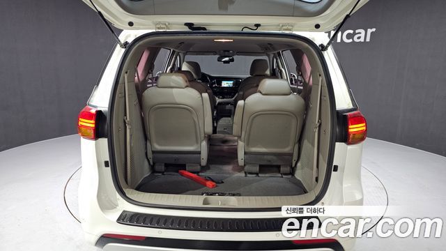 Kia Canival 2016 — photo 18