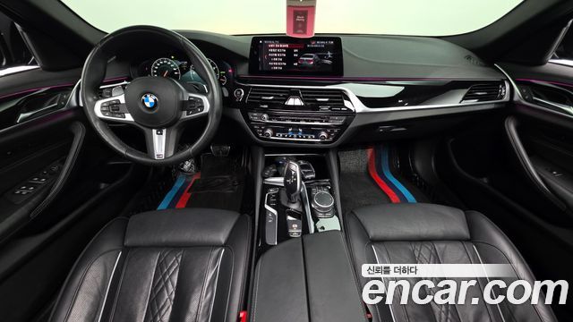 BMW 5-Series 2019 — photo 10