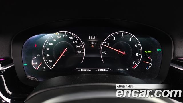 BMW 5-Series 2019 — photo 11