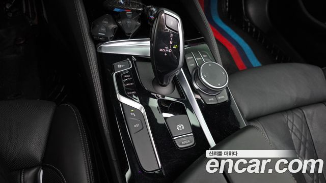 BMW 5-Series 2019 — photo 12