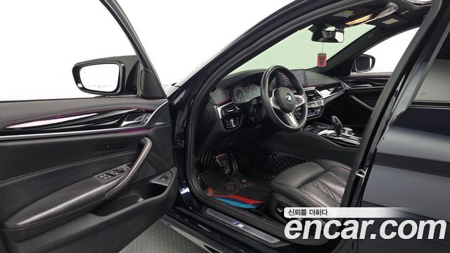 BMW 5-Series 2019 — photo 13