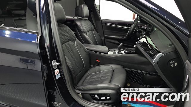 BMW 5-Series 2019 — photo 17