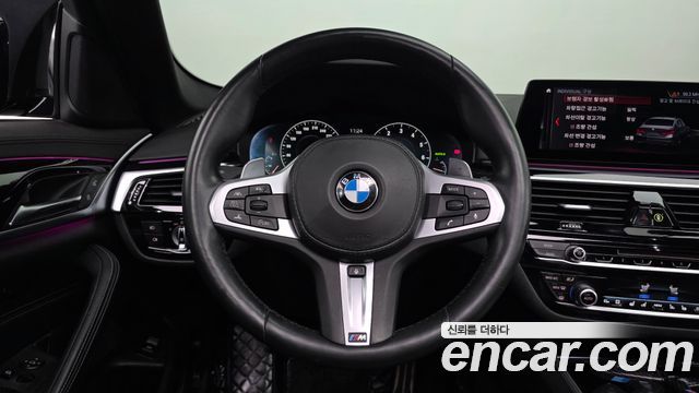 BMW 5-Series 2019 — photo 19