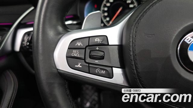 BMW 5-Series 2019 — photo 22