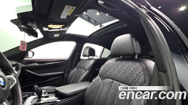 BMW 5-Series 2019 — photo 23