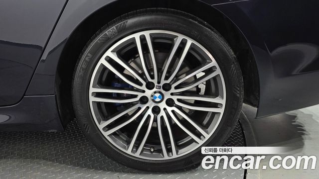 BMW 5-Series 2019 — photo 7