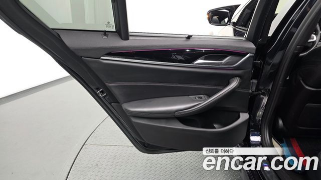 BMW 5-Series 2019 — photo 15