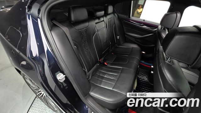 BMW 5-Series 2019 — photo 16