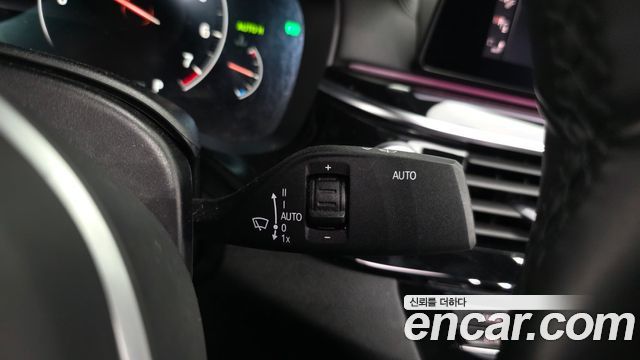 BMW 5-Series 2019 — photo 27