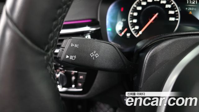 BMW 5-Series 2019 — photo 30