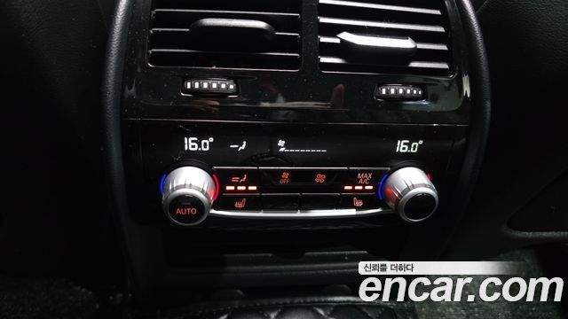 BMW 5-Series 2019 — photo 33