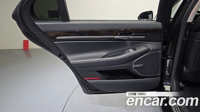 Genesis G90 2019 — photo 15