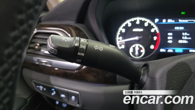 Genesis G90 2019 — photo 32