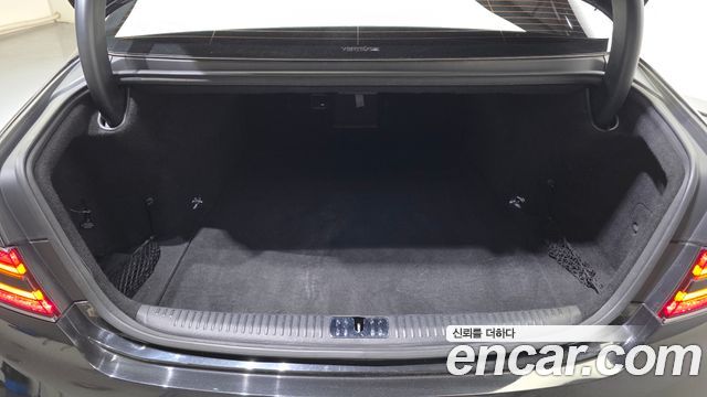 Genesis G90 2019 — photo 33