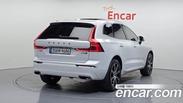 Volvo XC60 2019 — photo 2