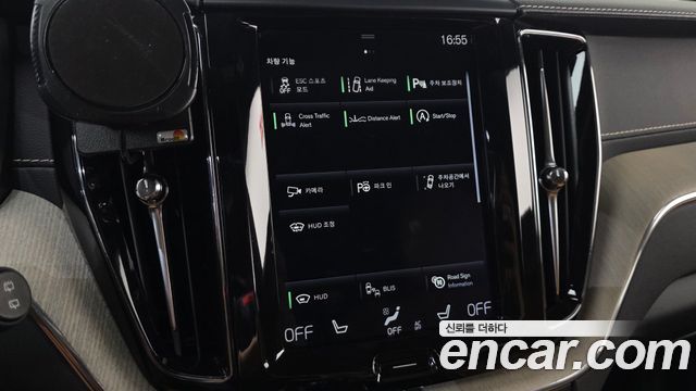 Volvo XC60 2019 — photo 11