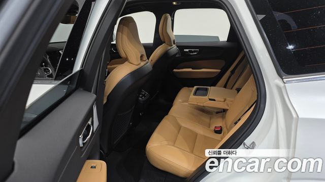 Volvo XC60 2019 — photo 12