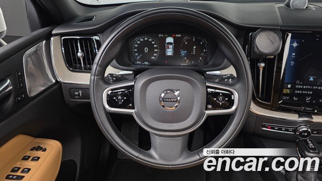 Volvo XC60 2019 — photo 13
