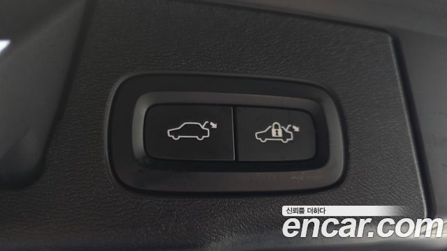 Volvo XC60 2019 — photo 16